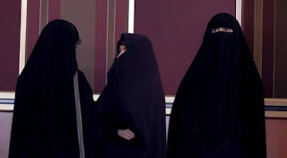 A NIQAABI LIKE A GEISHA GIRL